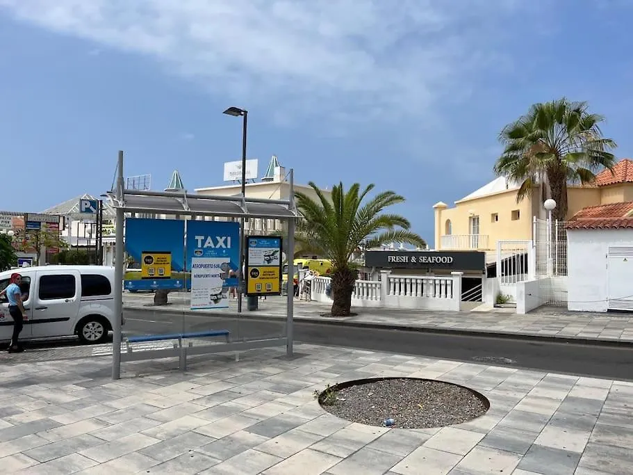 Beach, Shopping A Few Meters Away アデヘ アパート