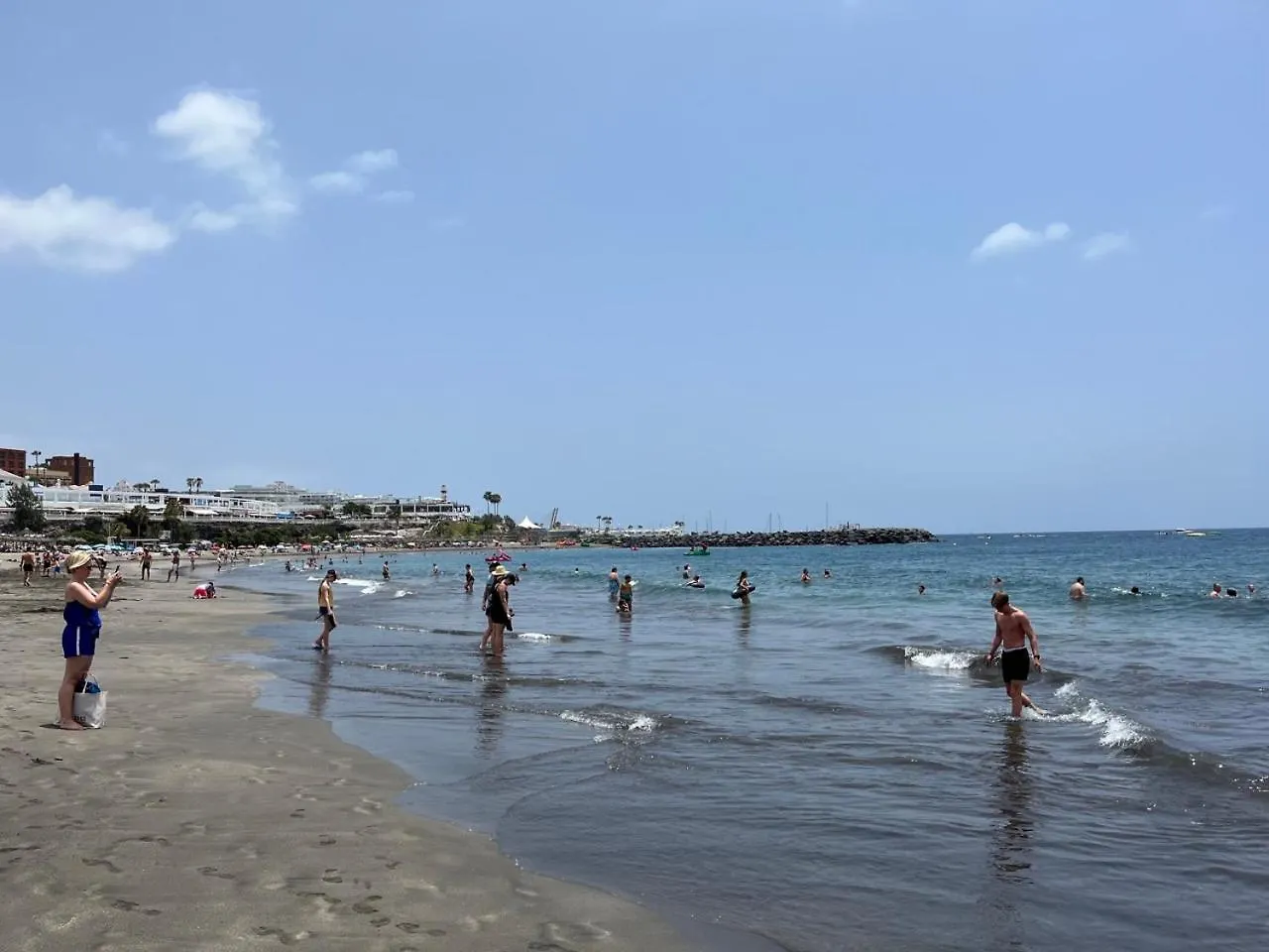 Beach, Shopping A Few Meters Away アデヘ